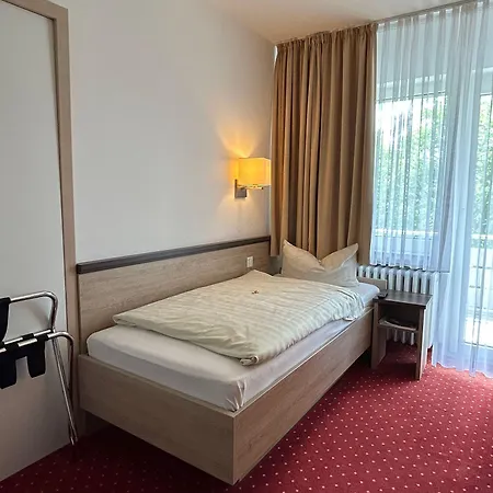 Haus Am Park Hotel *